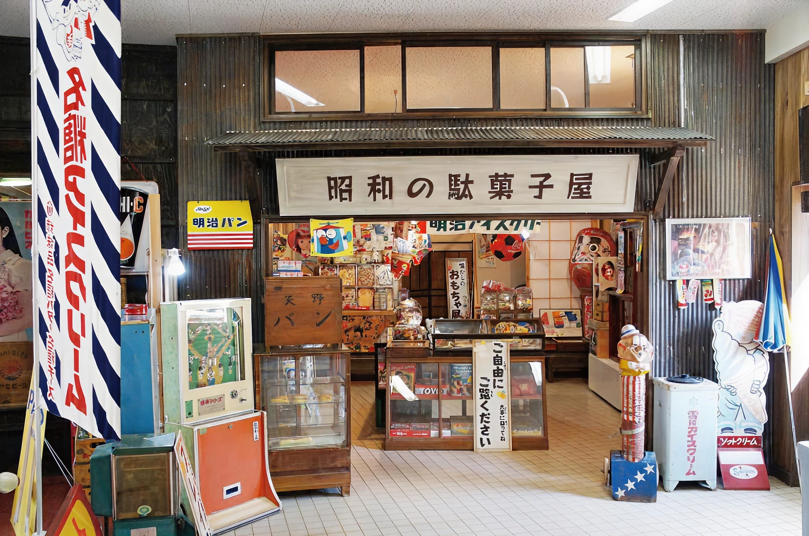 昭和の駄菓子屋を再現した展示